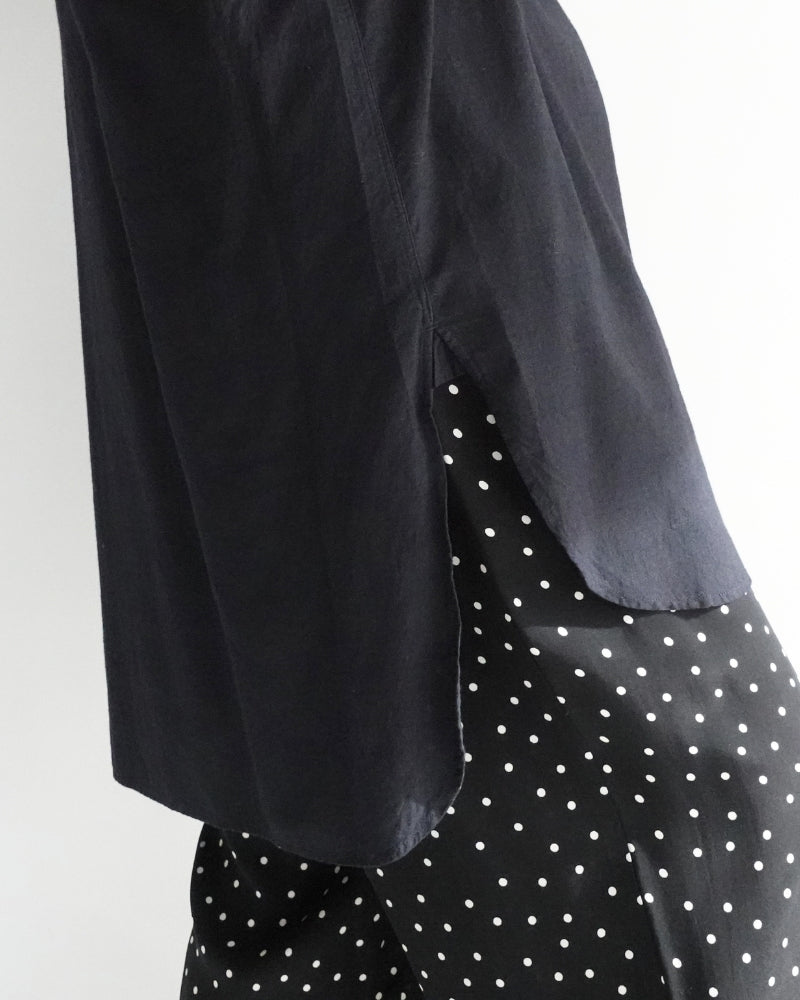 CREW-NECK BOSOM LONG SHIRT WITH MINI PINTUCK in Black