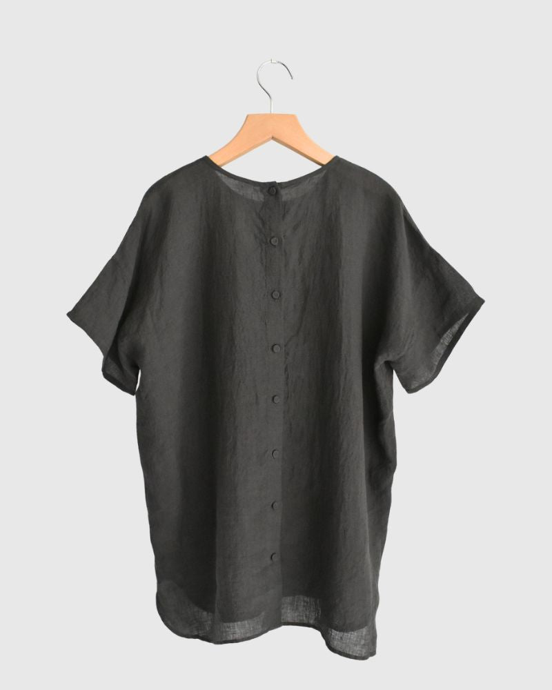Back Opening Crew-neck Short Sleeve Embroidery Shirt in Black