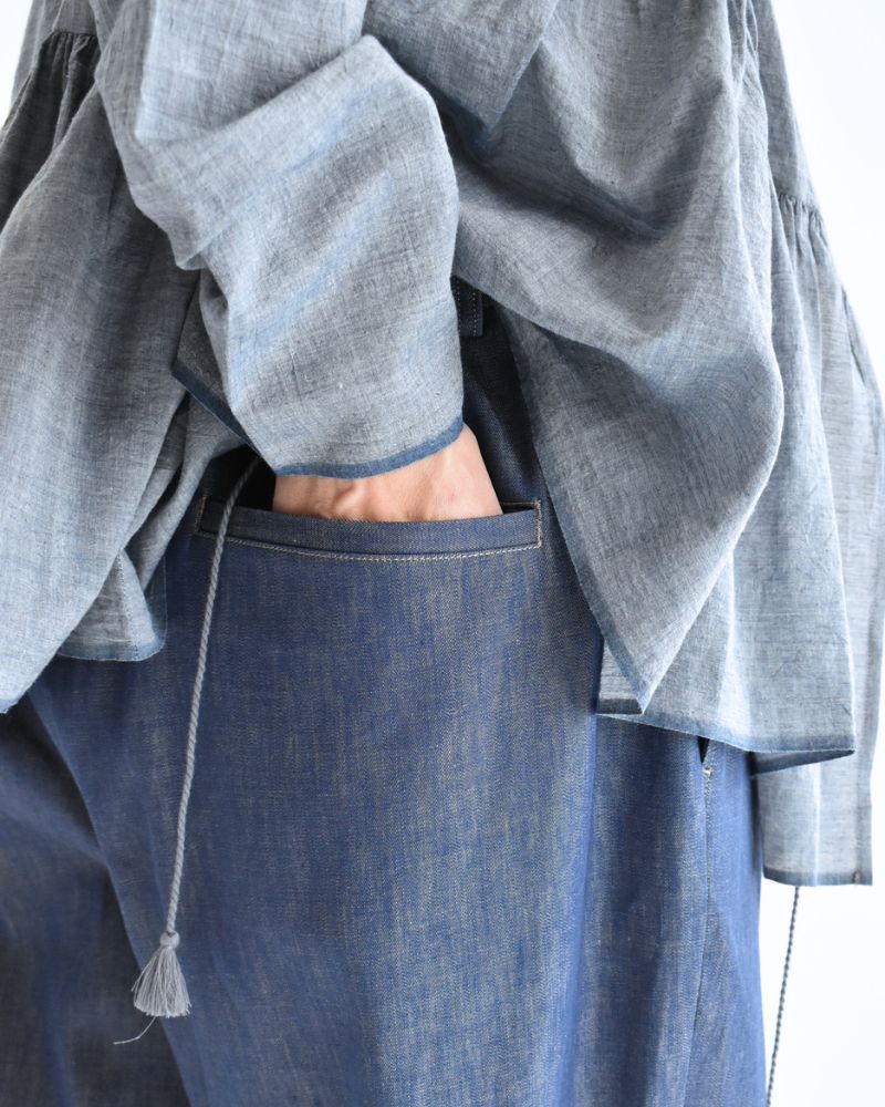 HAKU-DENIM Tuck Pants in Blue