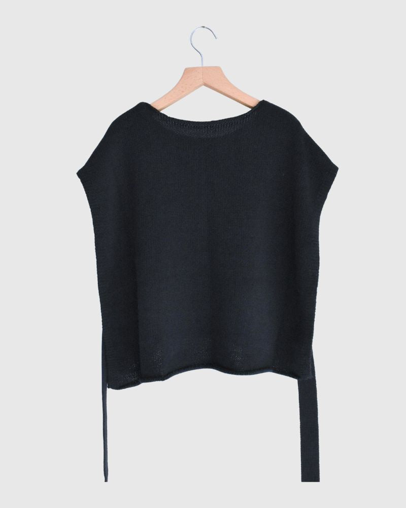 Ribbon knit vest in NavyBlack