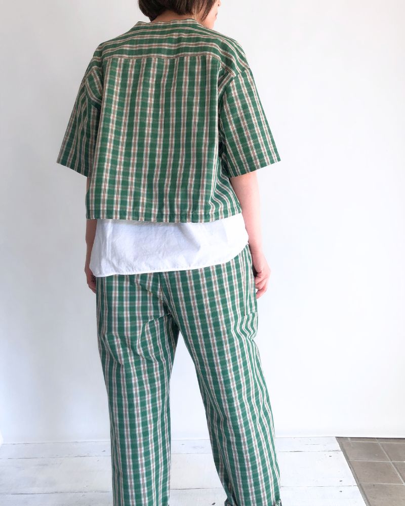 LUNA-W Short Sleeve No Collar Blouse in GreenCheck