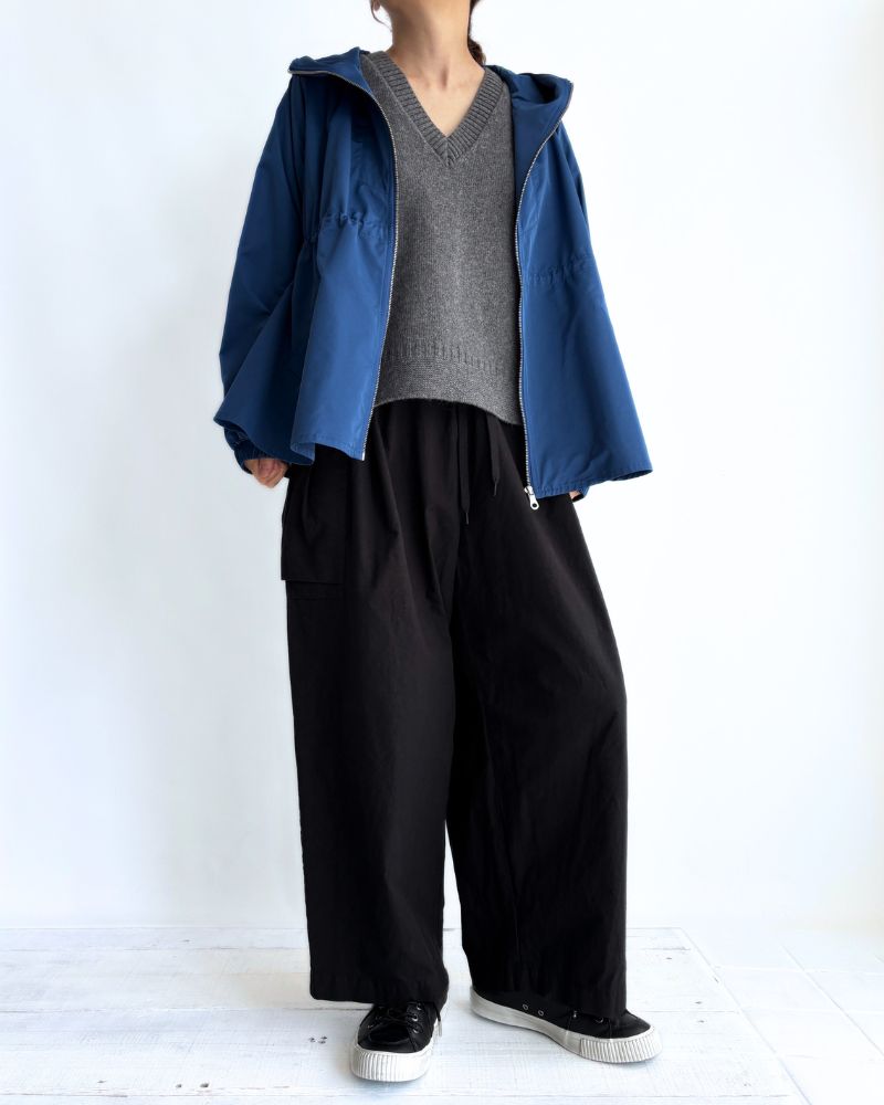 AURA V-neck knit pullover in Gray