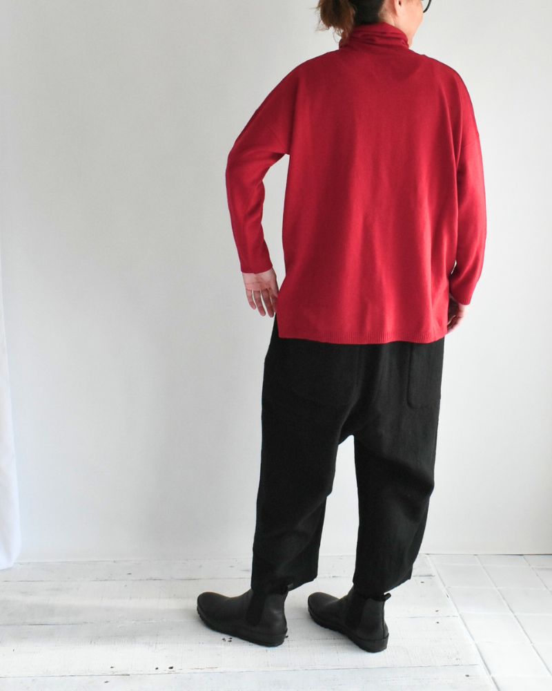 PLAIN STITCH DROP SHOULDER POLO NECK WITH SLIT in Red