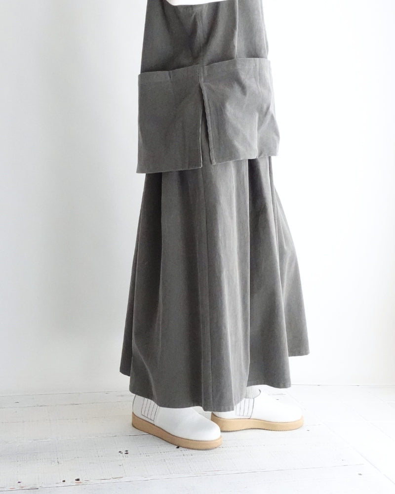 Easy Tuck Skirt (Corduroy) in Gray