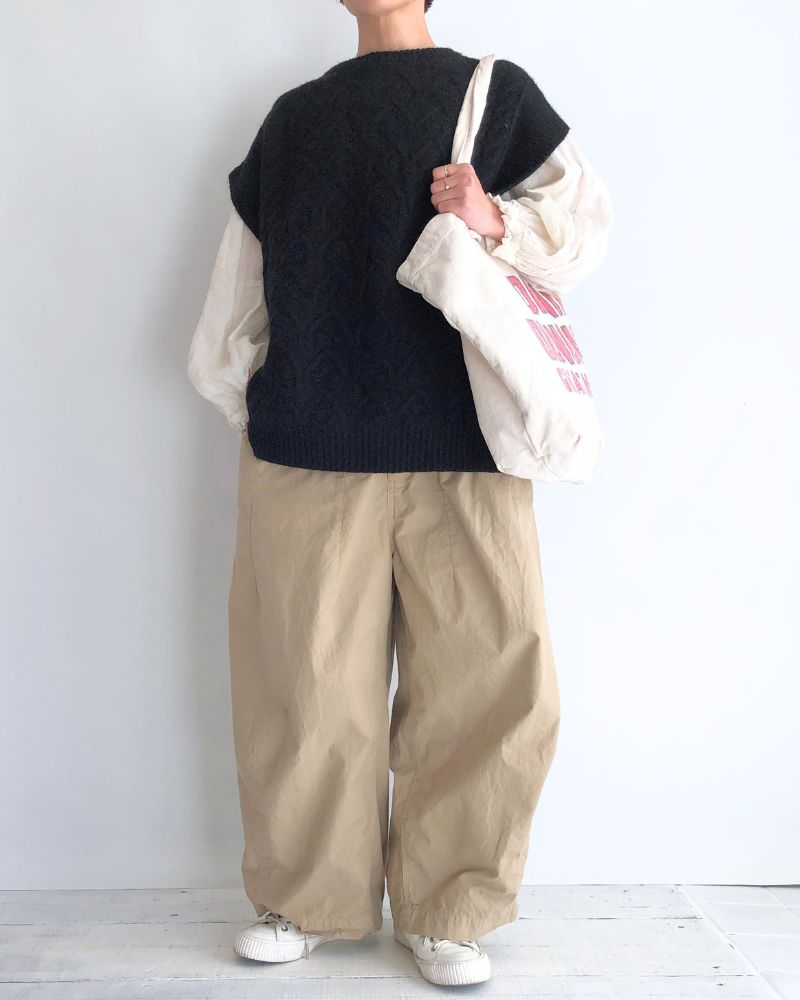 ANONYMOUS ARAN KNIT 2WAY WIDE VEST in Black