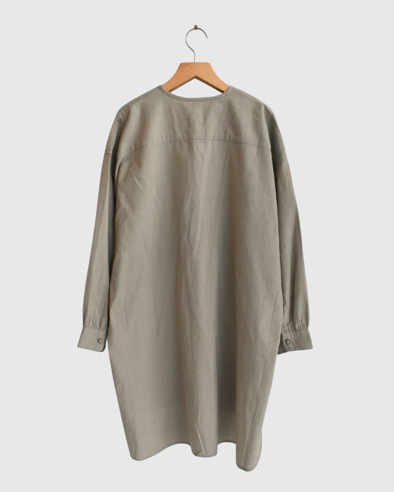 CREW-NECK BOSOM LONG SHIRT WITH MINI PINTUCK in Beige