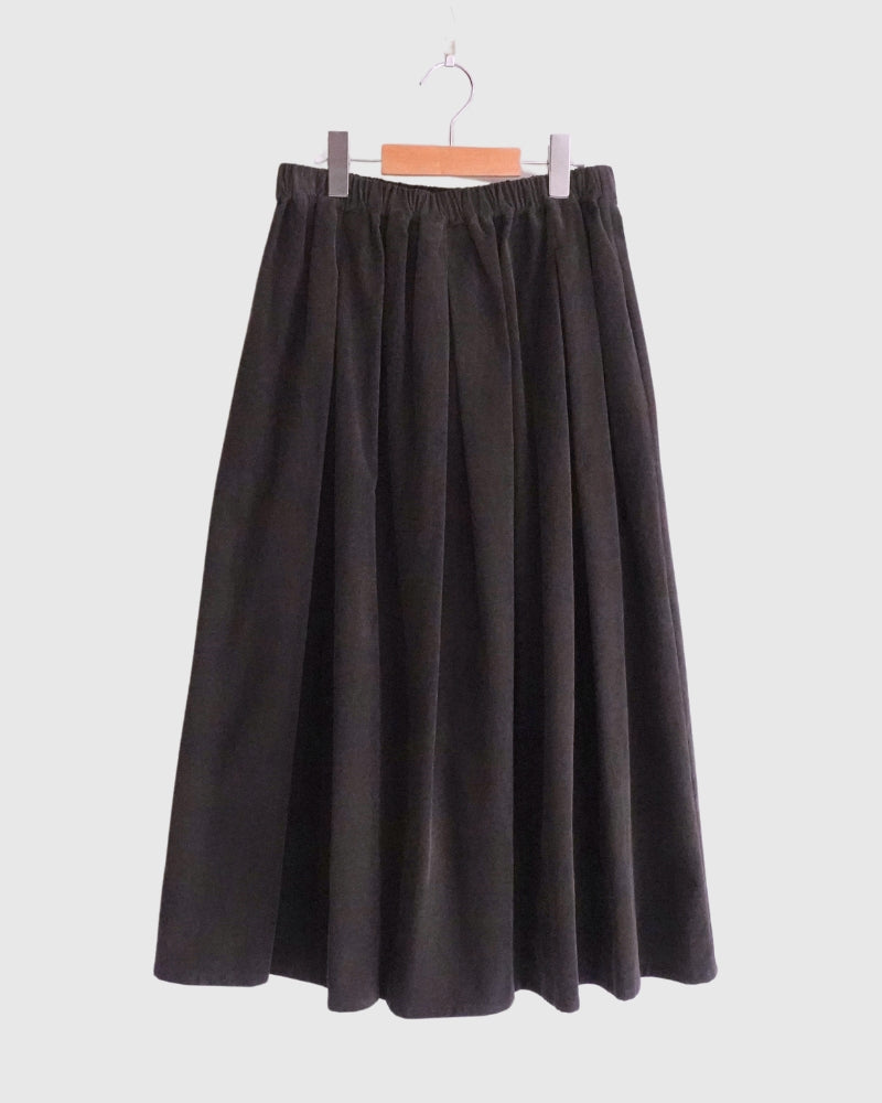 D/d | Easy Tuck Skirt (Corduroy) in Brown