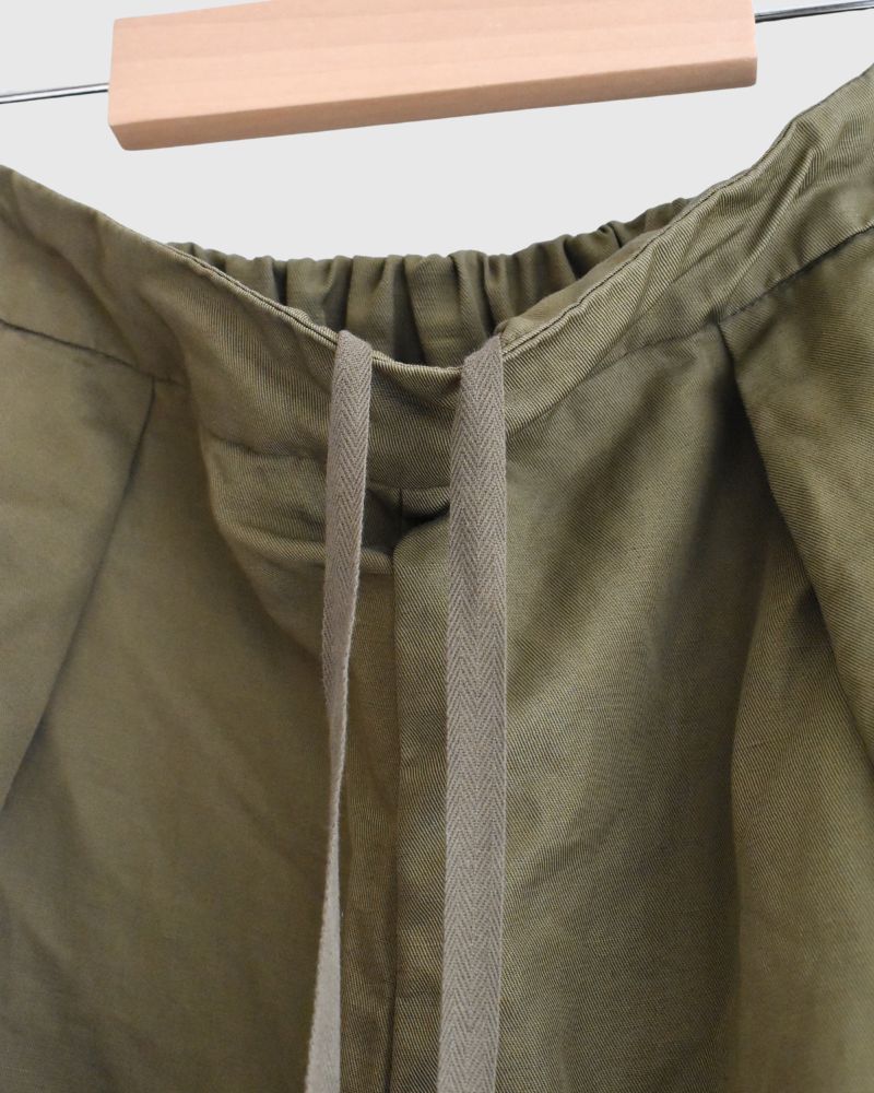 TUCKED oeuf PANTS in Khaki