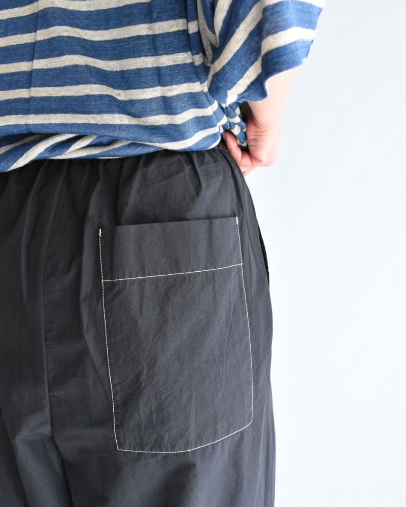 HAKAMA-W Tuck Easy Pants in Navy