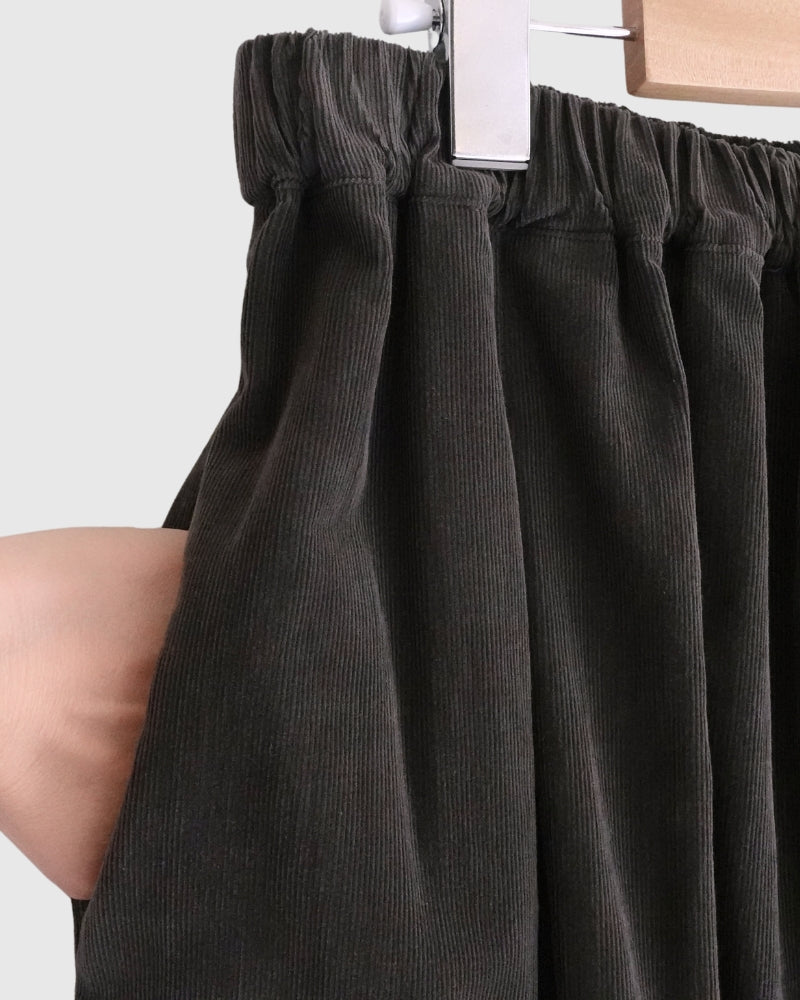 Easy Tuck Skirt (Corduroy) in Brown