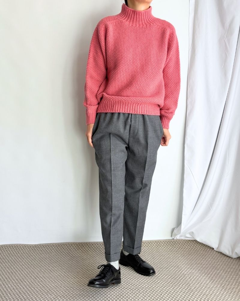 ROBIN-WO Center Pleated Tapered Pants in Gray