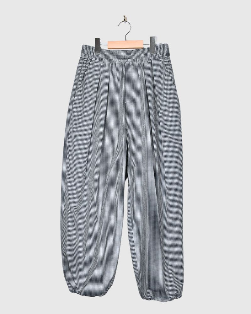 HAKAMA-W Tuck Easy Pants in NavyCheck