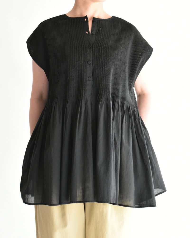 Crew-neck French Sleeve Shirt with Mini Pintuck in Black