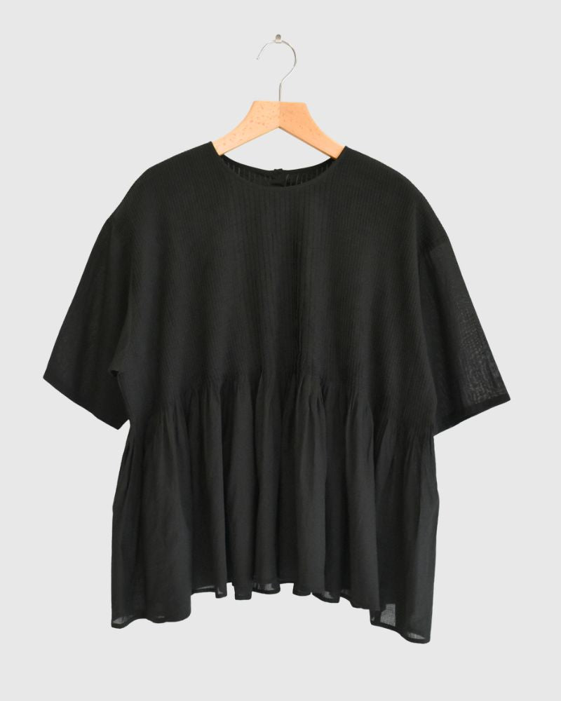 CREW-NECK PULLOVER HALF/SLEEVE SHIRT WITH MINI PINTUCK in Black
