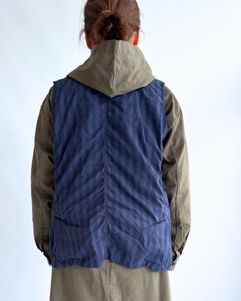 POPLIN WIDE STRIPE (OVERDYE) NO COLLAR VEST in PurpleNavy