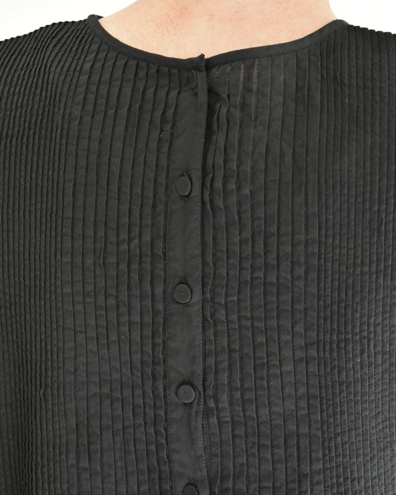 CREW-NECK PULLOVER HALF/SLEEVE SHIRT WITH MINI PINTUCK in Black