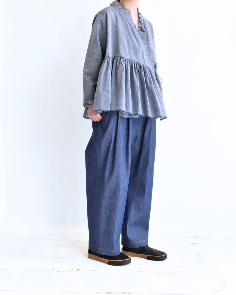 HAKU-DENIM Tuck Pants in Blue