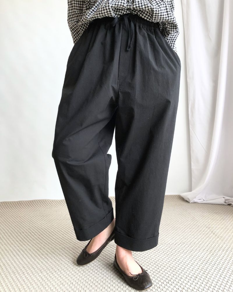 Easy Tapered Pants in Black