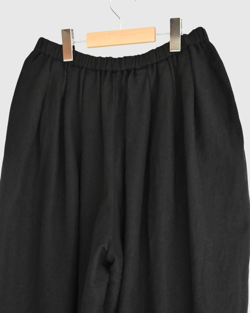 CAMILLE WOOL TUCK PANTS in Black