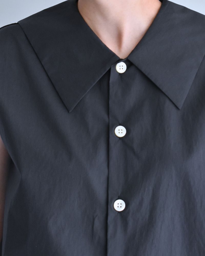 LALA-POPLIN Sleeveless Blouse in Navy