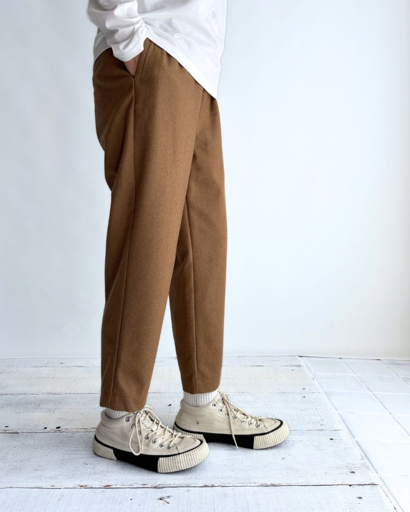 WOOL FLANNEL EASY TAPERED PANTS in Camel