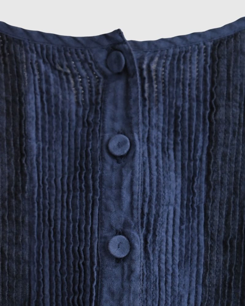 COTTON &LINEN PATCHWORK (OVERDYE) CREW-NECK F/SL SHIRT WITH MINI PINTUCK in Navy