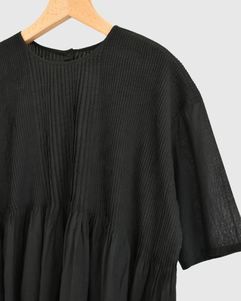 CREW-NECK PULLOVER HALF/SLEEVE SHIRT WITH MINI PINTUCK in Black