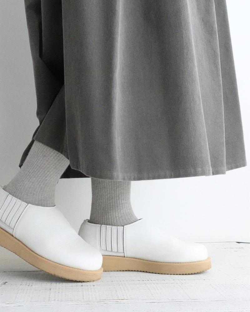 Easy Tuck Skirt (Corduroy) in Gray
