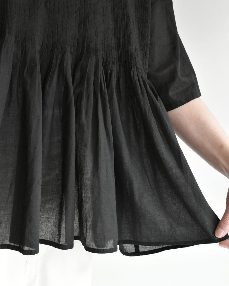 CREW-NECK PULLOVER HALF/SLEEVE SHIRT WITH MINI PINTUCK in Black