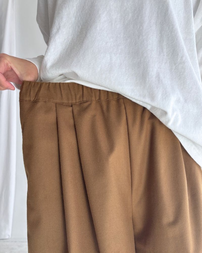 Tuck design pants 'REDI' in BrownBeige