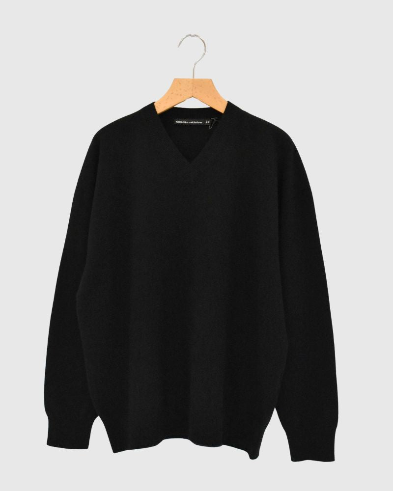 GINNY V-neck knit pullover in Black