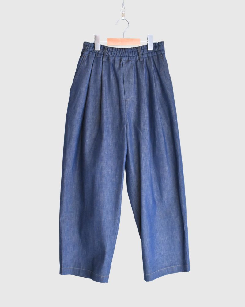 HAKU-DENIM Tuck Pants in Blue