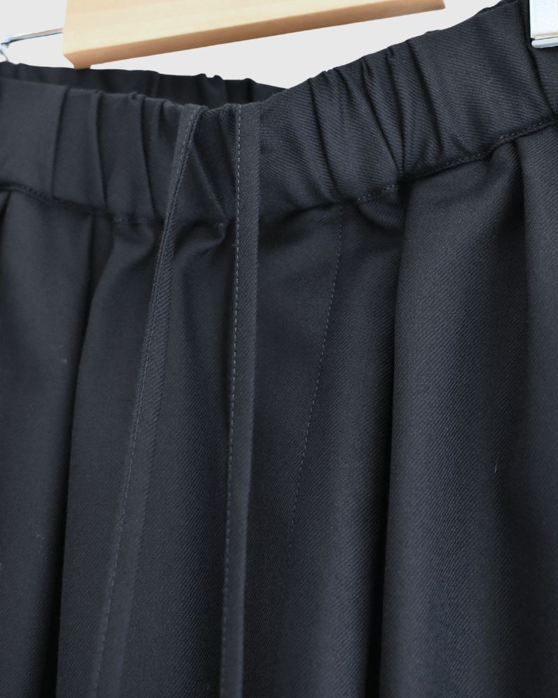 WORSTED SERGE 2TUCK WIDE EASY PANTS in Navy