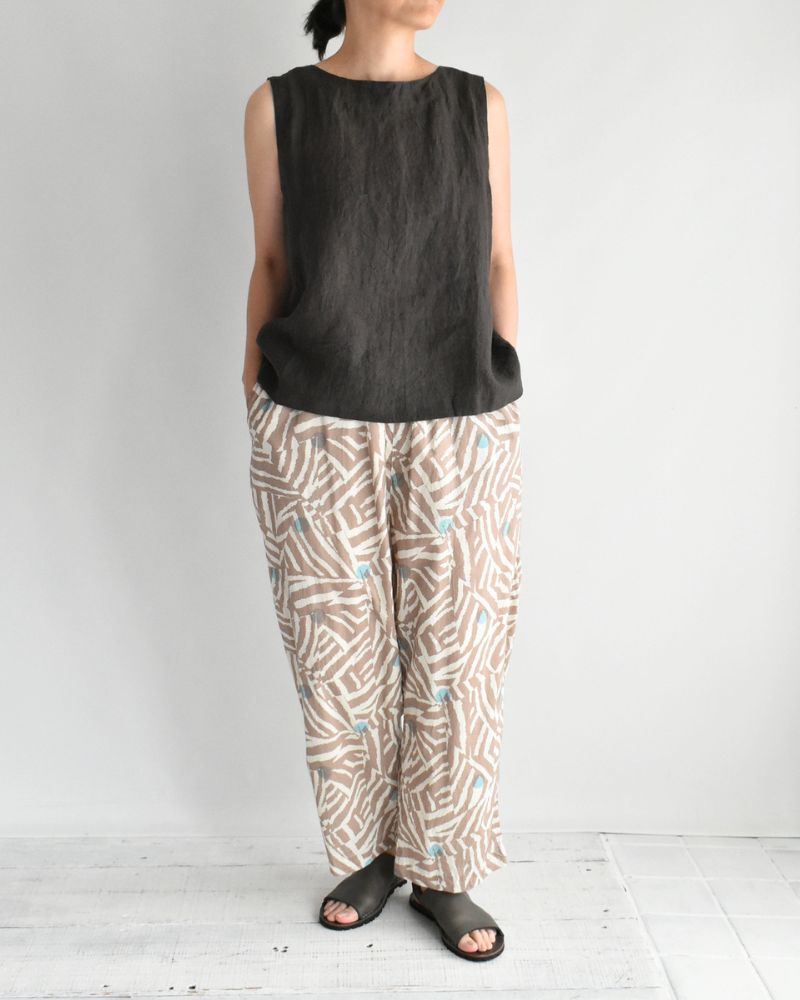 2-Way Sleeveless Blouse (Linen) in Brown