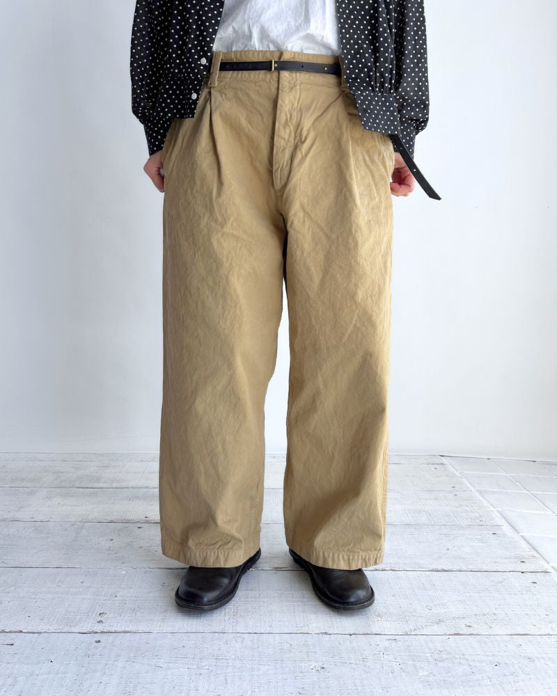 One-tuck Chino Pants in Beige