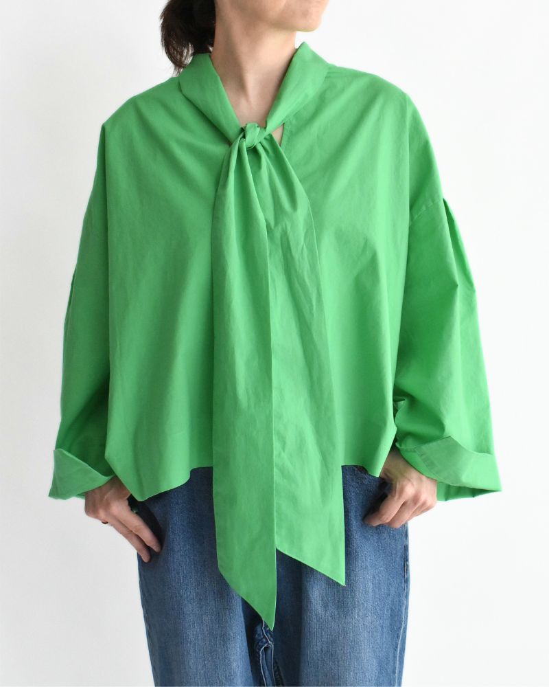 Tie collar blouse in Green