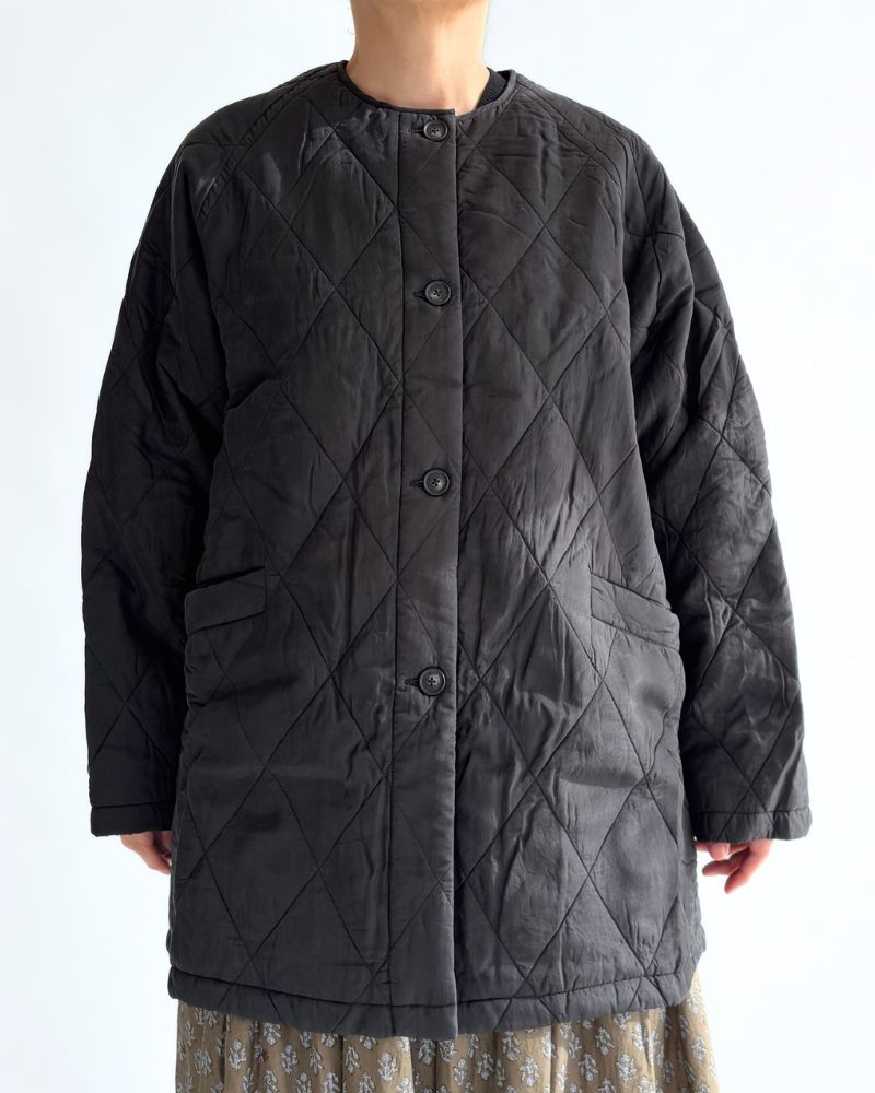 FRONT BUTTON SHORT COAT in Black