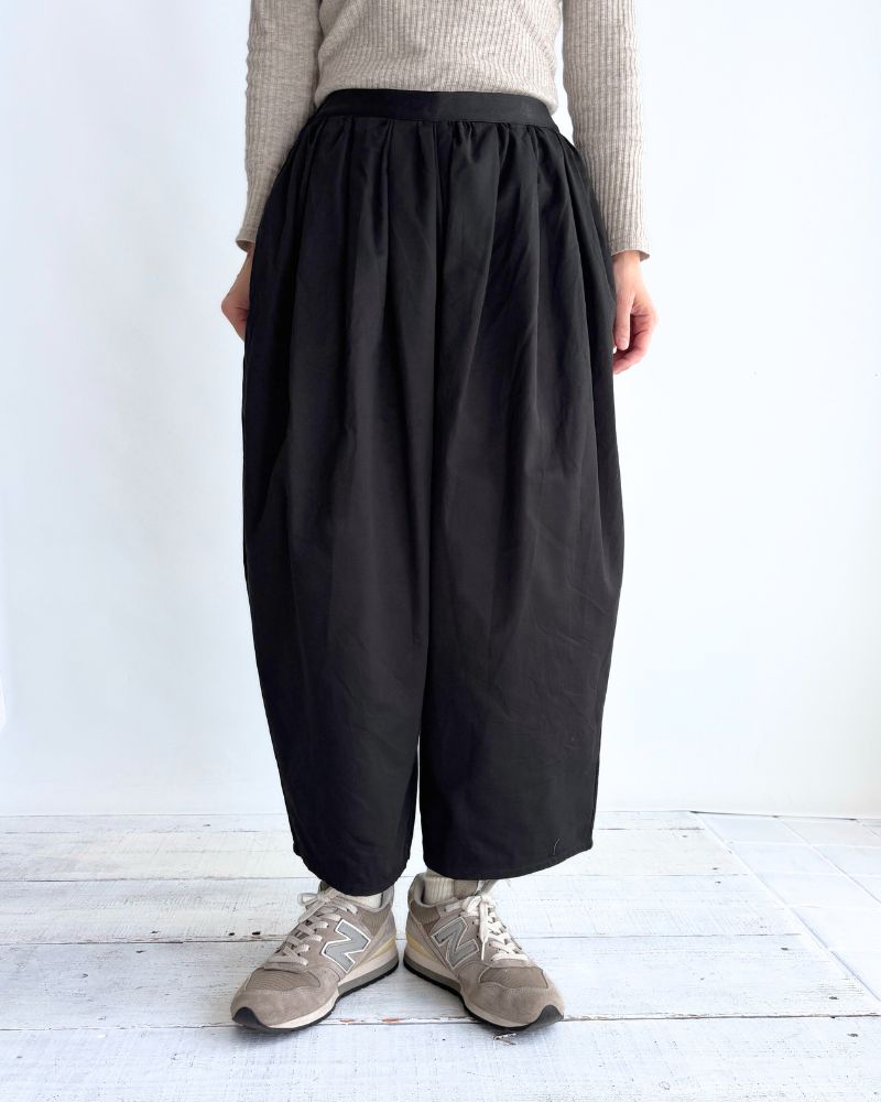 Satin Camille Tuckd Pants in Black