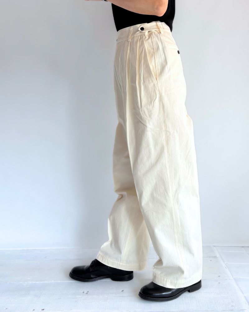 KARL-CHINO Center Press Pants in OffWhite