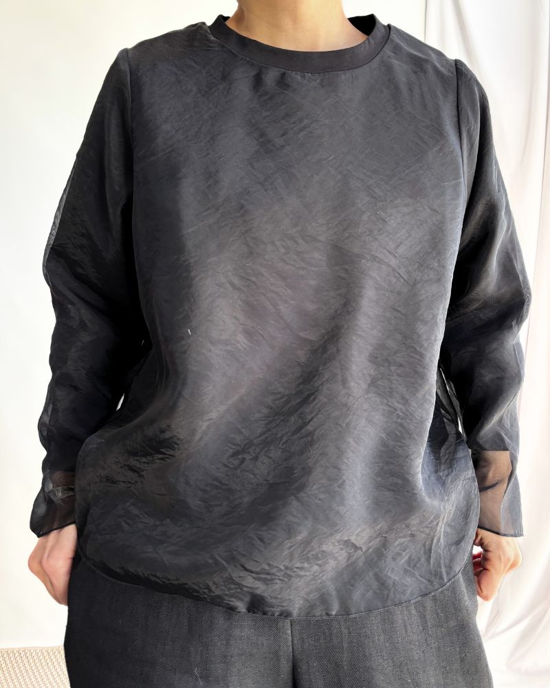 Layered Design Top 'SANE' in Black