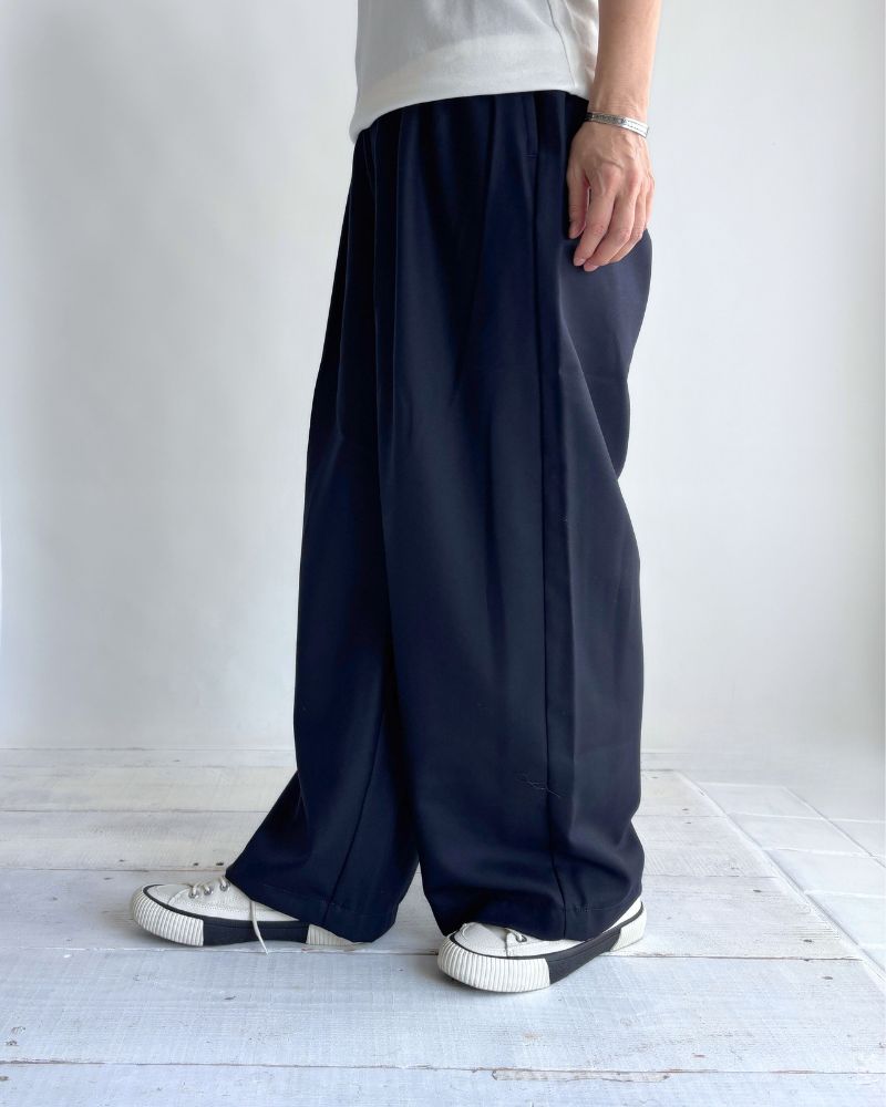 WORSTED SERGE 2TUCK WIDE EASY PANTS in Navy