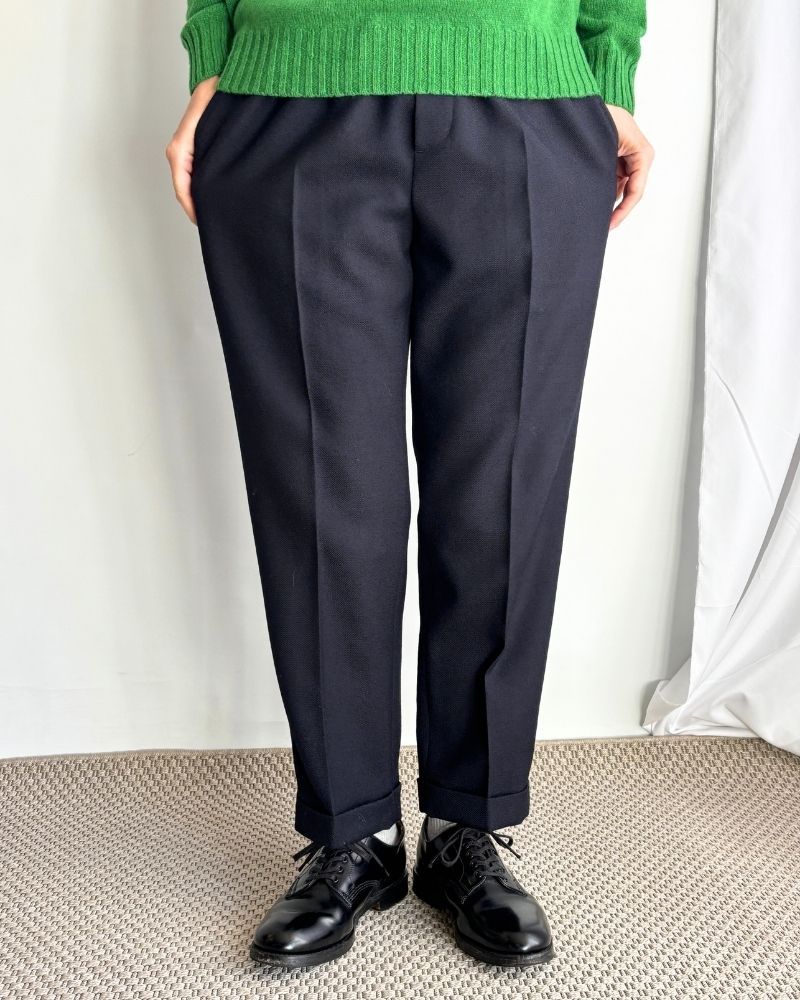 ROBIN-WO Center Pleated Tapered Pants in Navy