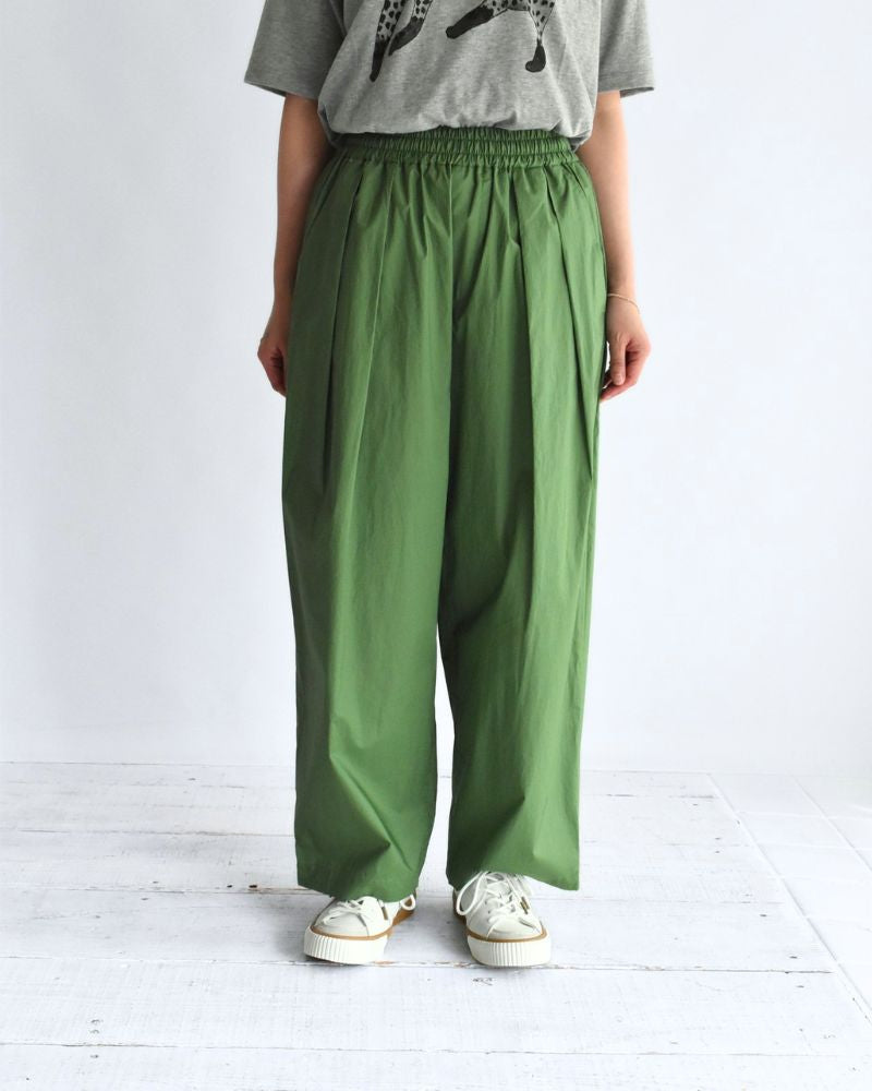 HAKAMA-POPLIN Tuck Easy Pants in Green