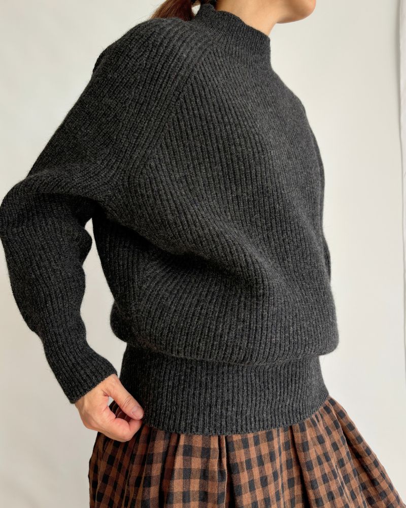 JAPAN RIDGE KNITTING PULLOVER in Charcoal