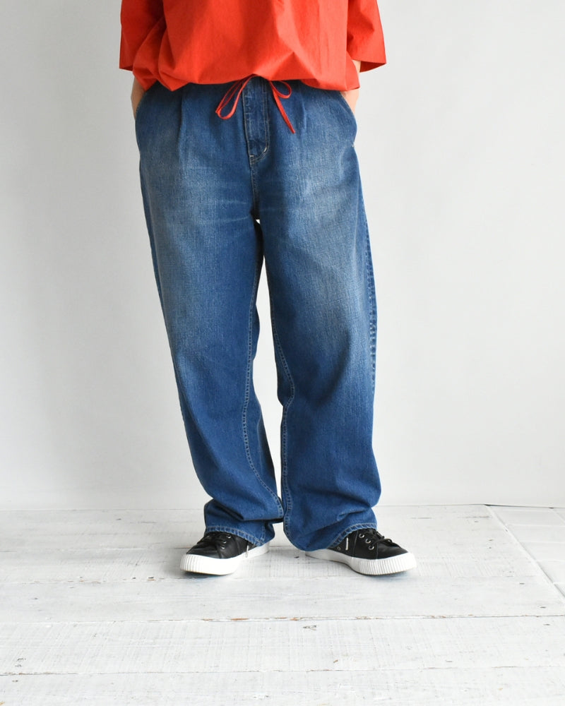 Denim tuck pants in Bleach