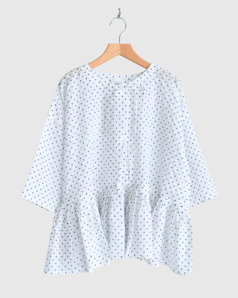 Ripple Dot Cache-coeur Blouse in White/Blue