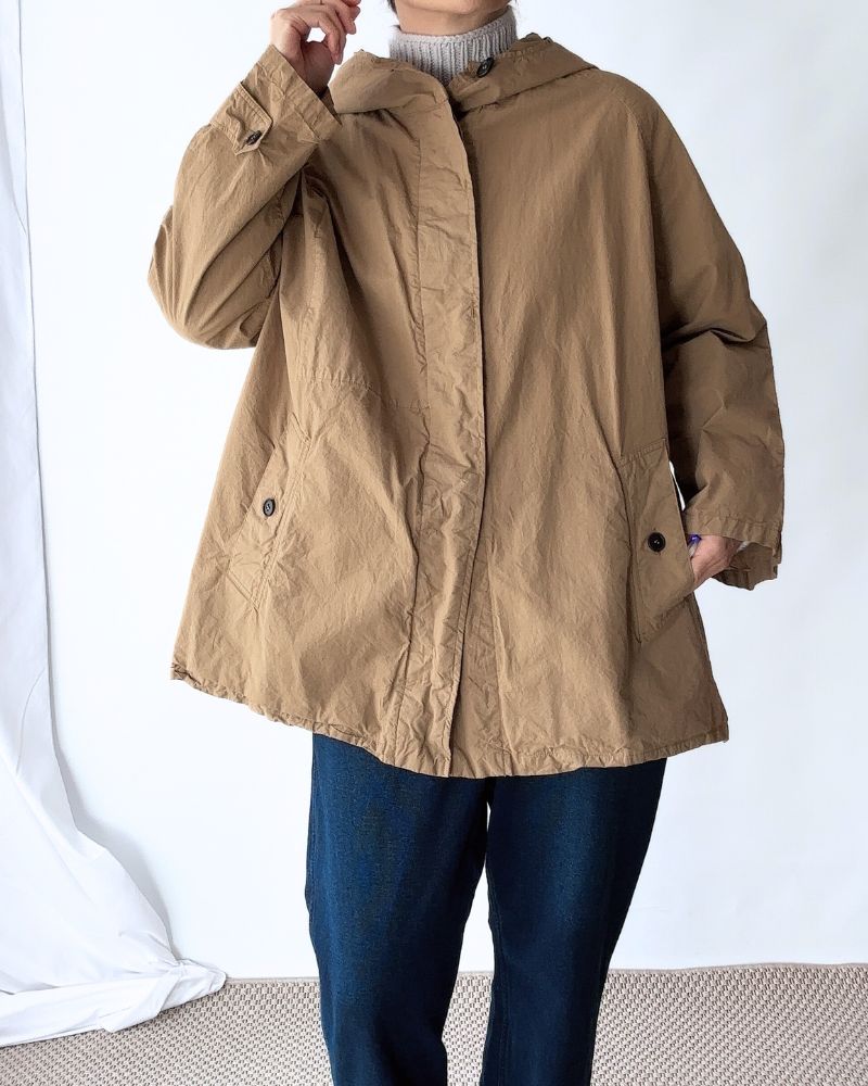 LIGHT WEIGHT COTTON OVERDYE HOODED SHORT COAT in Camel