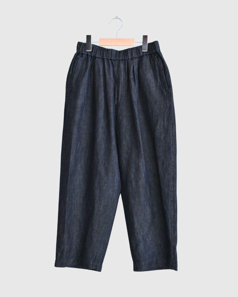 COTTON/LINEN DENIM 2TUCK TAPERED EASY PANTS in Navy