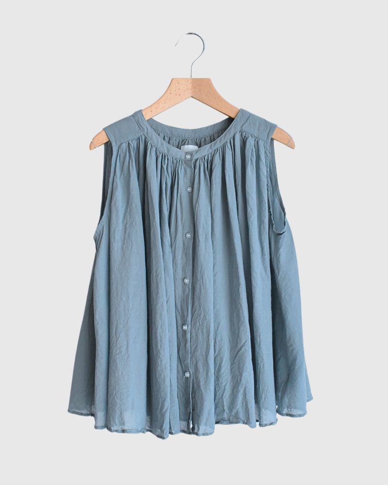 Cotton voile sleeveless gathered blouse in Saxe