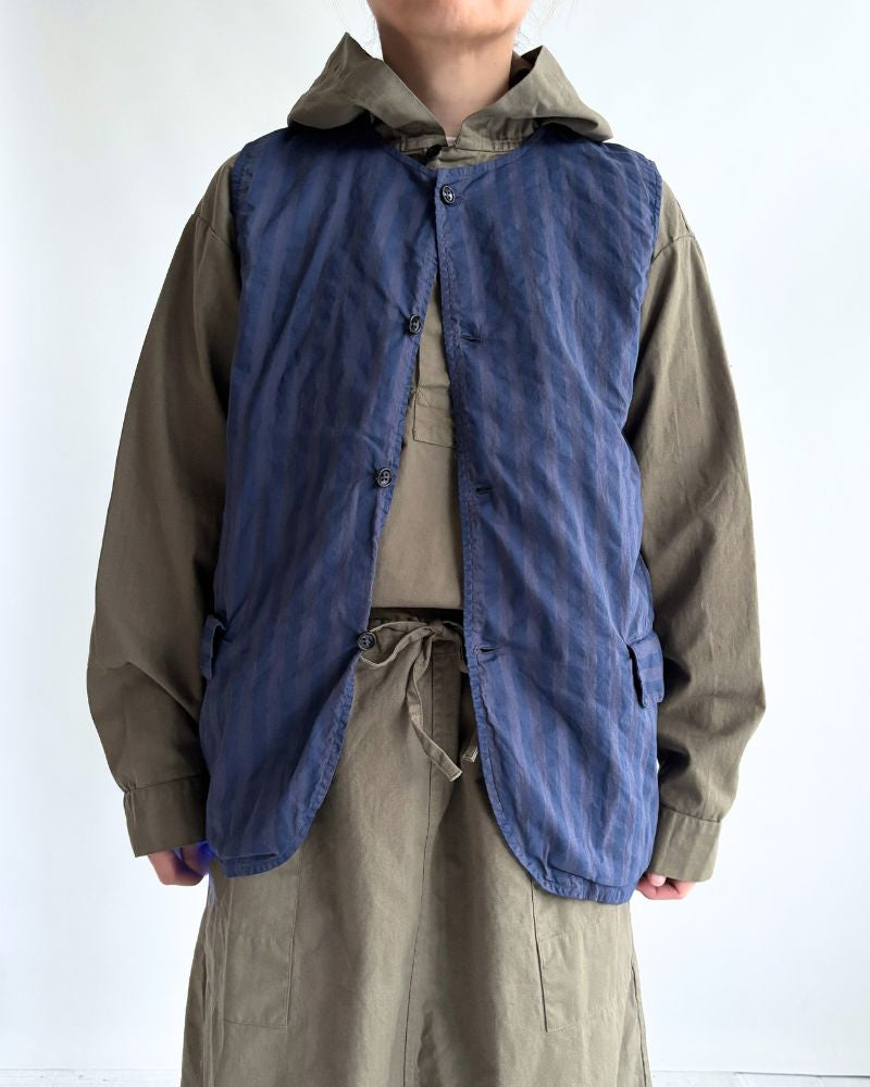 POPLIN WIDE STRIPE (OVERDYE) NO COLLAR VEST in PurpleNavy